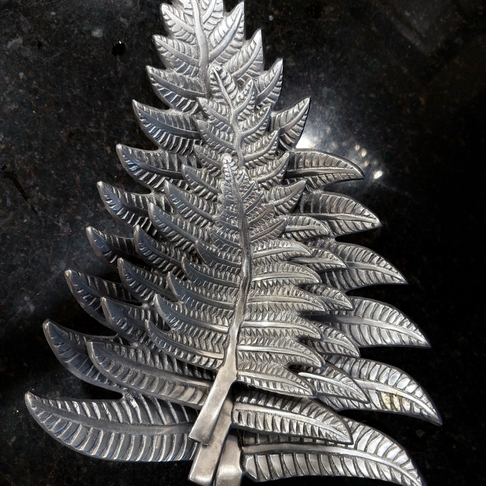 Silver Leaf-Shaped Decorative Trays - Picture 3 of 14